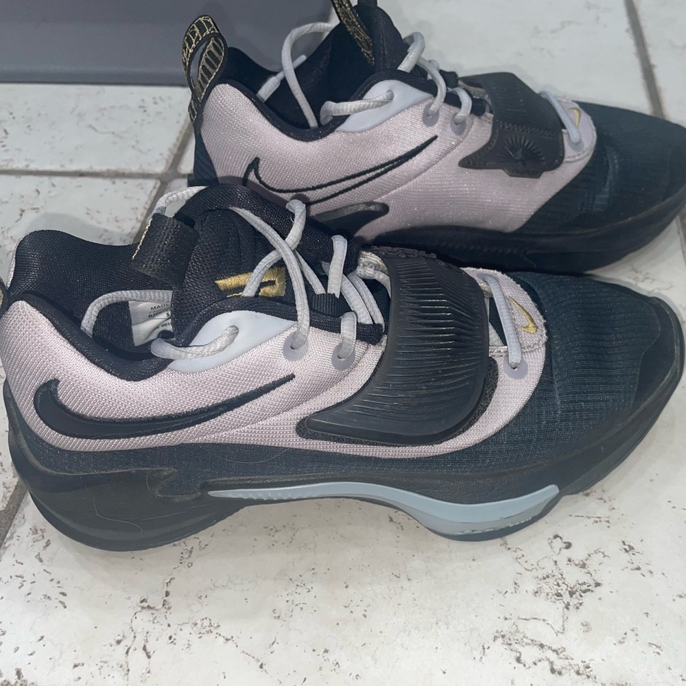 Nike Men’s shoes size 6 Gray and black Zoom Freak Basketball Sneakers DJ7027-991